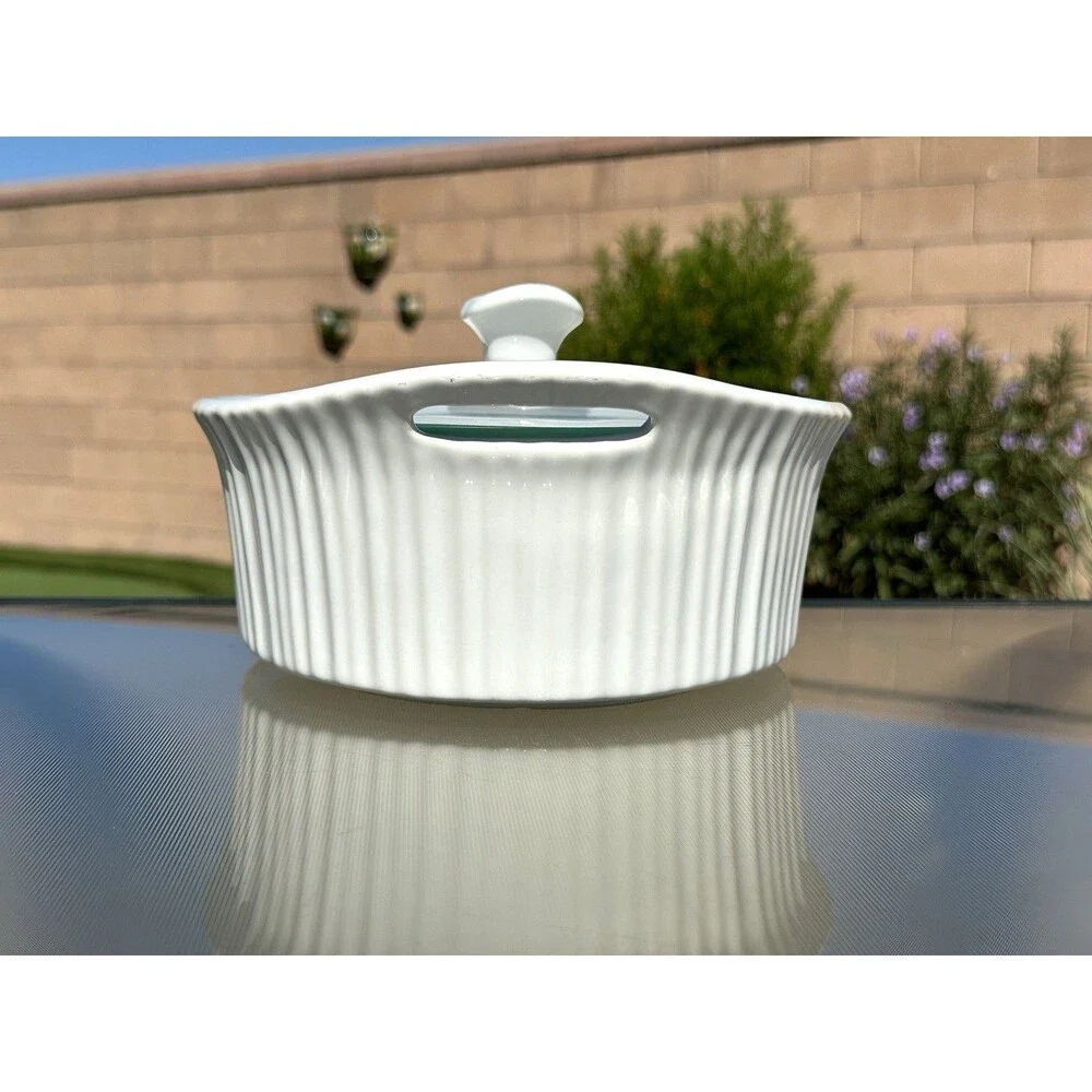 VTG Corning Ware French White 2.5 Qt/2.3 L Casserole Dish Handles With Lid
